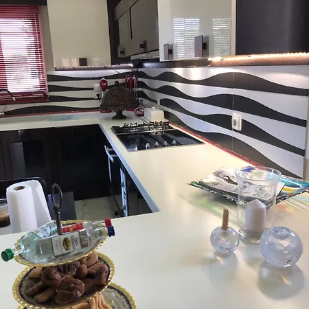 Angela Quiet, Modern House * 칼라마타