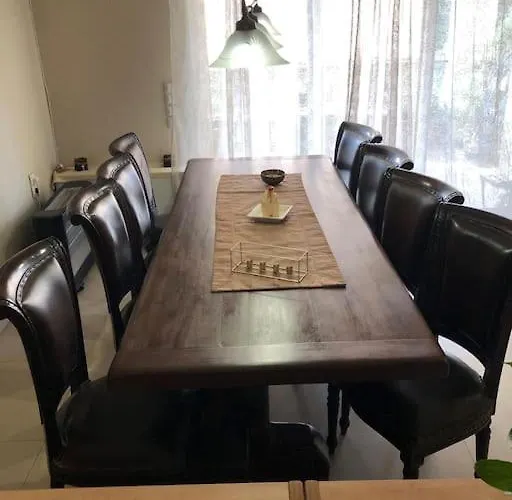 Angela Quiet, Modern House *