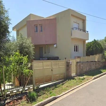 Nyaraló Angela Quiet, Modern House Kalamáta