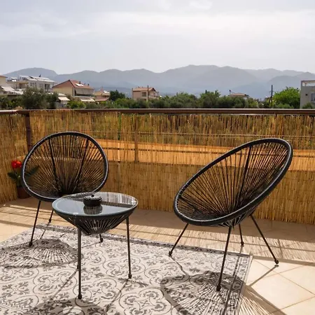 Angela Quiet, Modern House *