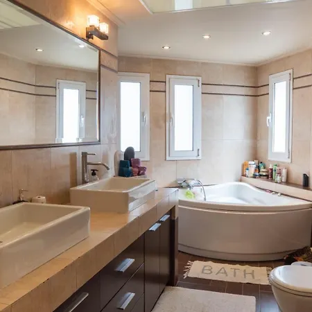 Angela Quiet, Modern House 別荘