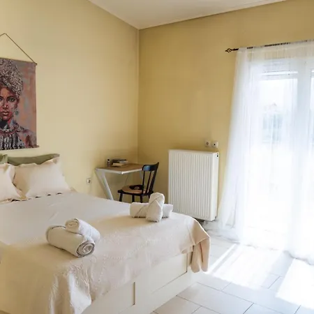 Angela Quiet, Modern House *