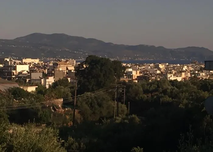 Angela Quiet, Modern House *