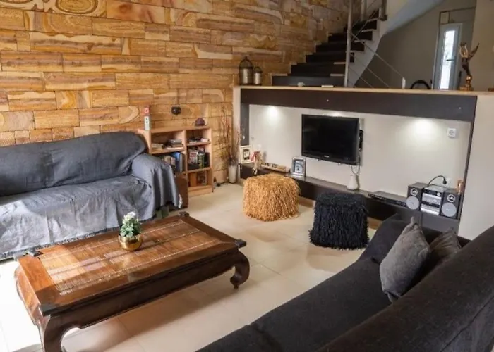 Angela Quiet, Modern House Kalamata