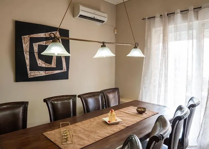 Angela Quiet, Modern House Casa de Férias Calamata