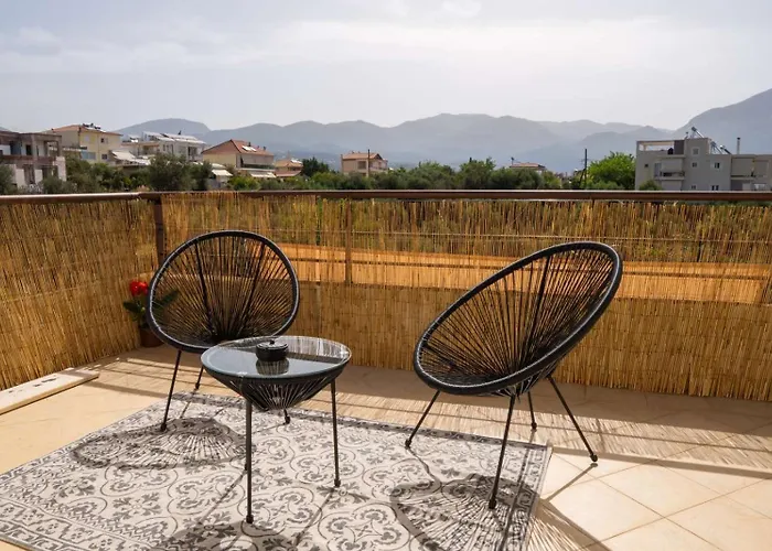 Angela Quiet, Modern House *