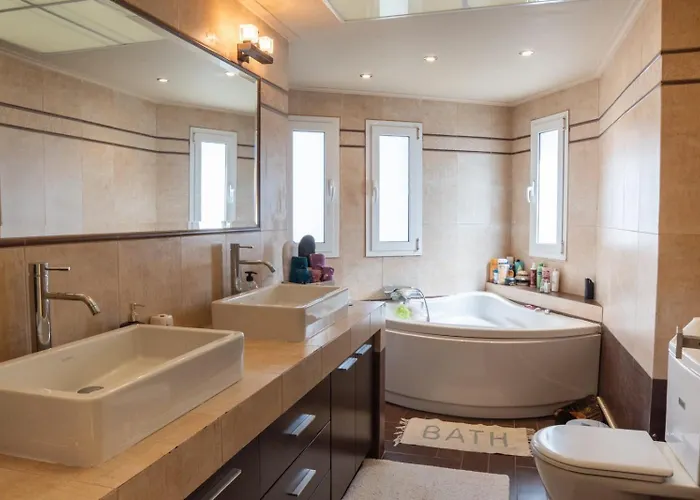 Angela Quiet, Modern House Feriehus