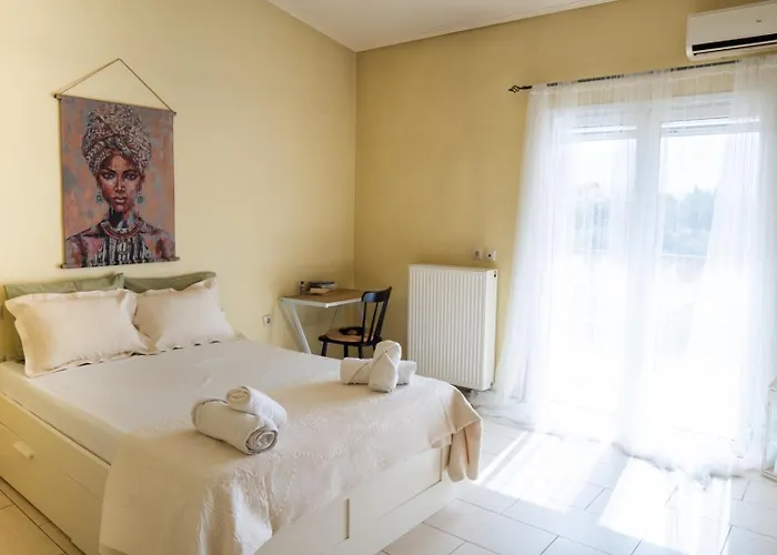 Angela Quiet, Modern House *